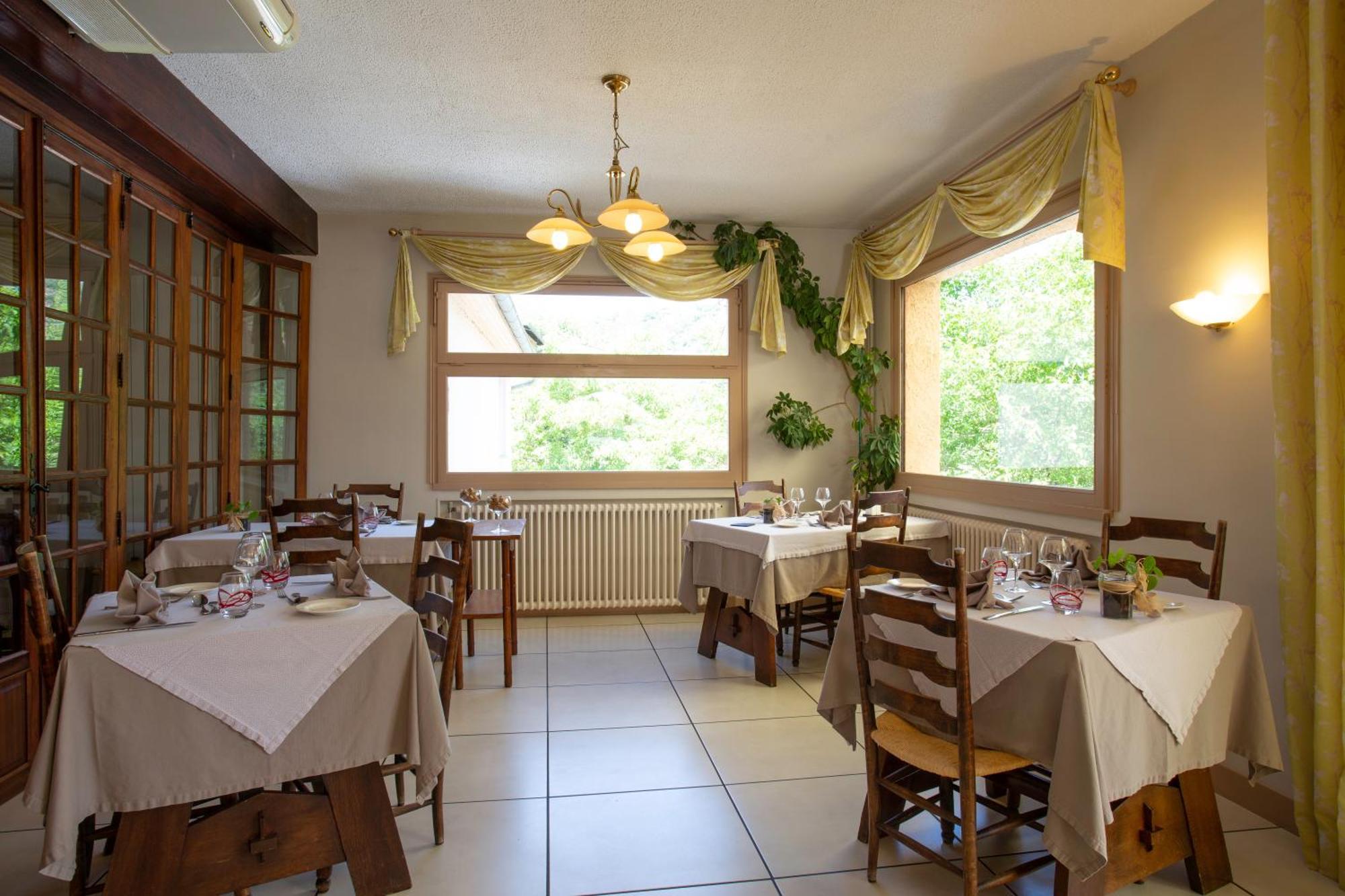 Logis Hotel Restaurant Du Pont Ambialet Zewnętrze zdjęcie