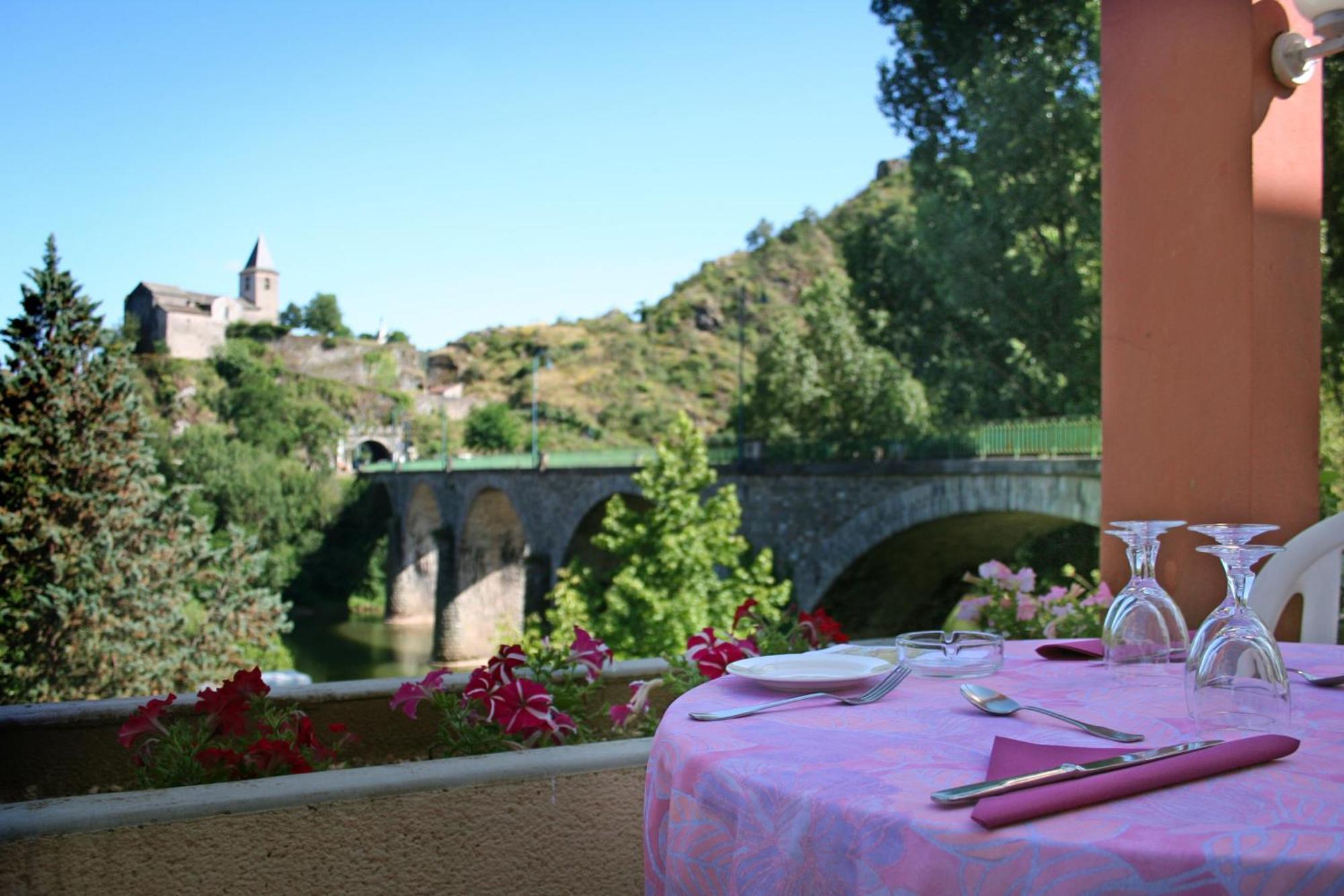 Logis Hotel Restaurant Du Pont Ambialet Zewnętrze zdjęcie