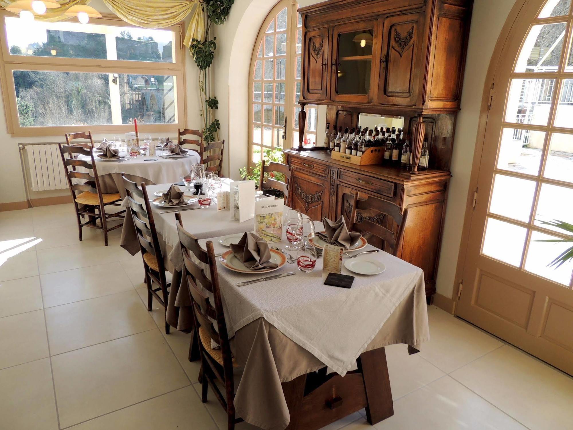 Logis Hotel Restaurant Du Pont Ambialet Zewnętrze zdjęcie