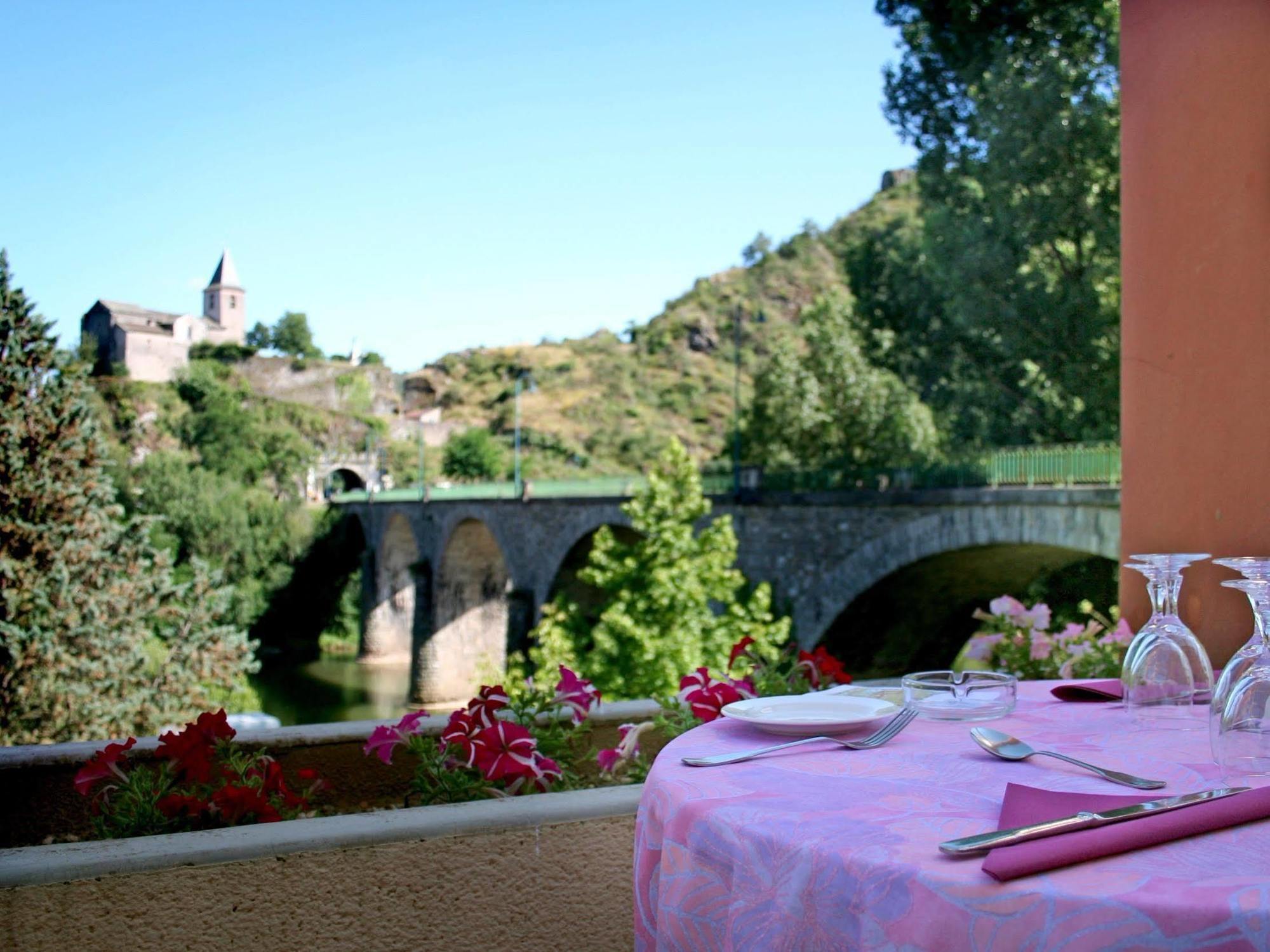 Logis Hotel Restaurant Du Pont Ambialet Zewnętrze zdjęcie