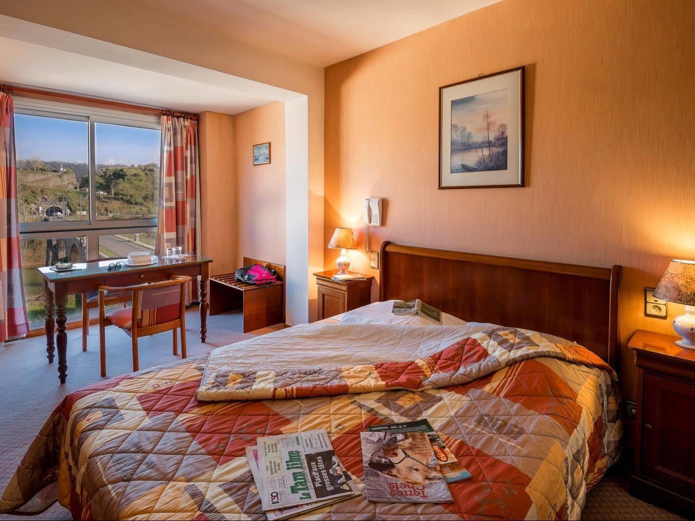Logis Hotel Restaurant Du Pont Ambialet Zewnętrze zdjęcie